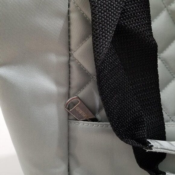 Steve Madden brand lunch bag/tote with small clear container with lid inside. - Picture 12 of 16